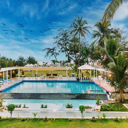 Foxoso La Beach Resort & Spa Старый Гоа Экстерьер фото