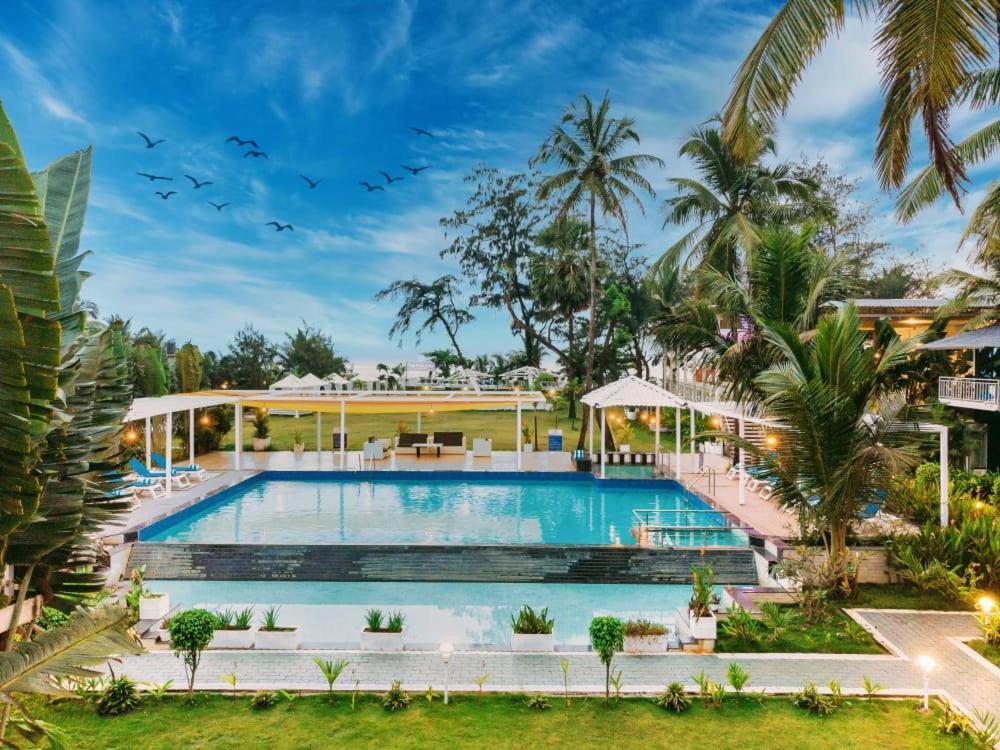 Foxoso La Beach Resort & Spa Старый Гоа Экстерьер фото